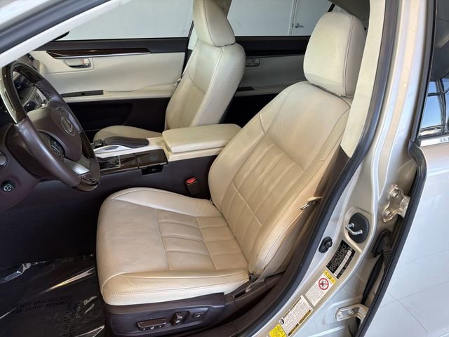 Used 2016 Lexus ES 350 w/ Luxury Package w/Wood Trim image 20