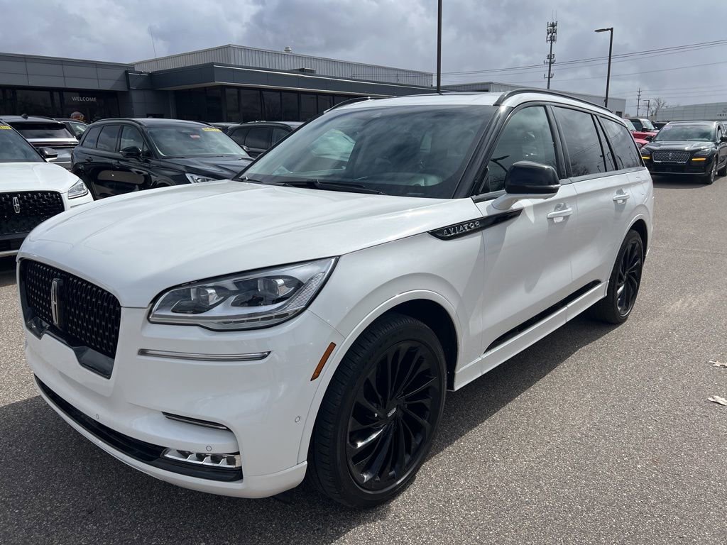 Used 2023 Lincoln Aviator Reserve w/ Equipment Group 201A image 1