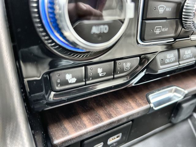 Used 2024 GMC Yukon XL Denali image 15