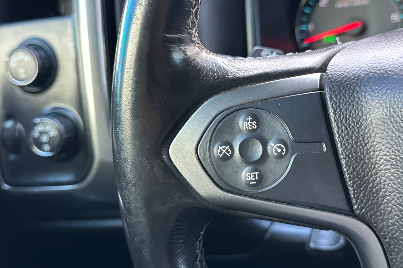 Used 2018 Chevrolet Silverado 1500 LT w/ All Star Edition AWD/4WD image 34