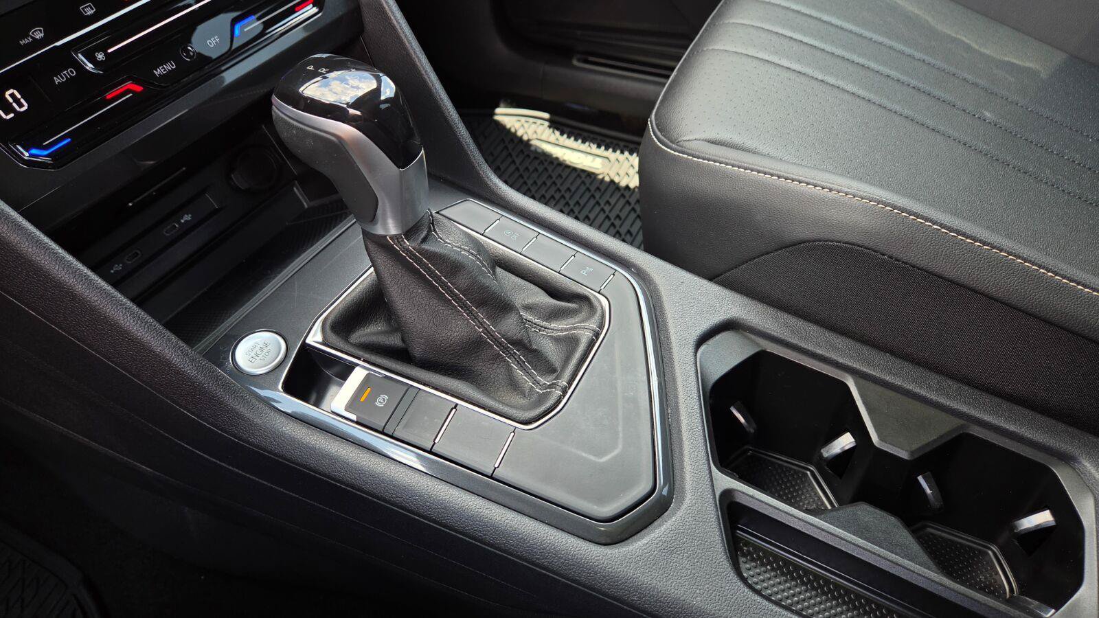 Certified 2024 Volkswagen Tiguan SE R-Line FWD image 34