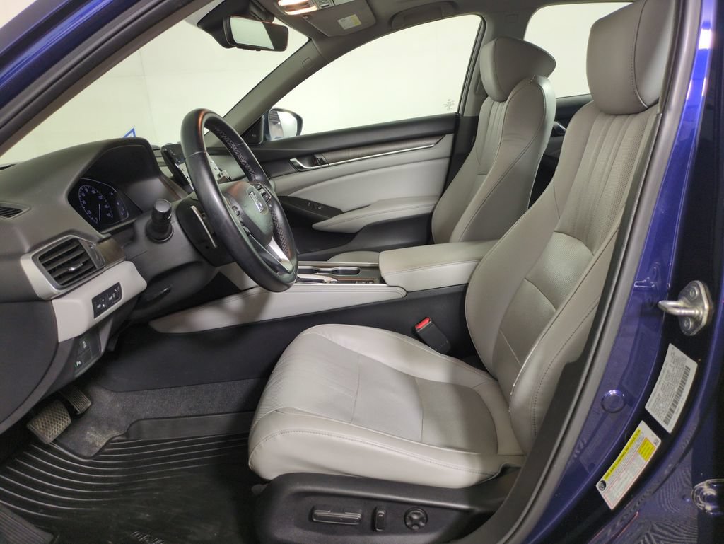 Used 2018 Honda Accord Touring image 9