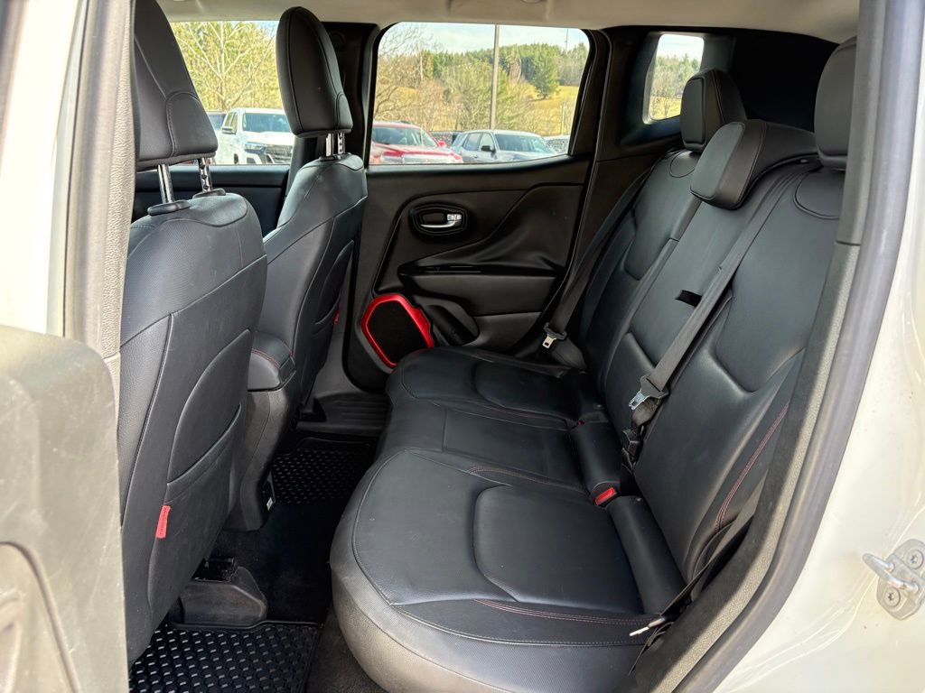Used 2016 Jeep Renegade Trailhawk w/ Premium Trailhawk Package image 10