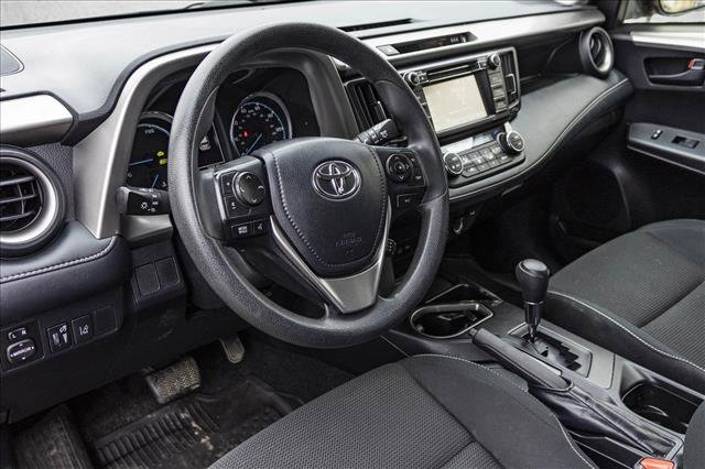 Used 2018 Toyota RAV4 LE image 10