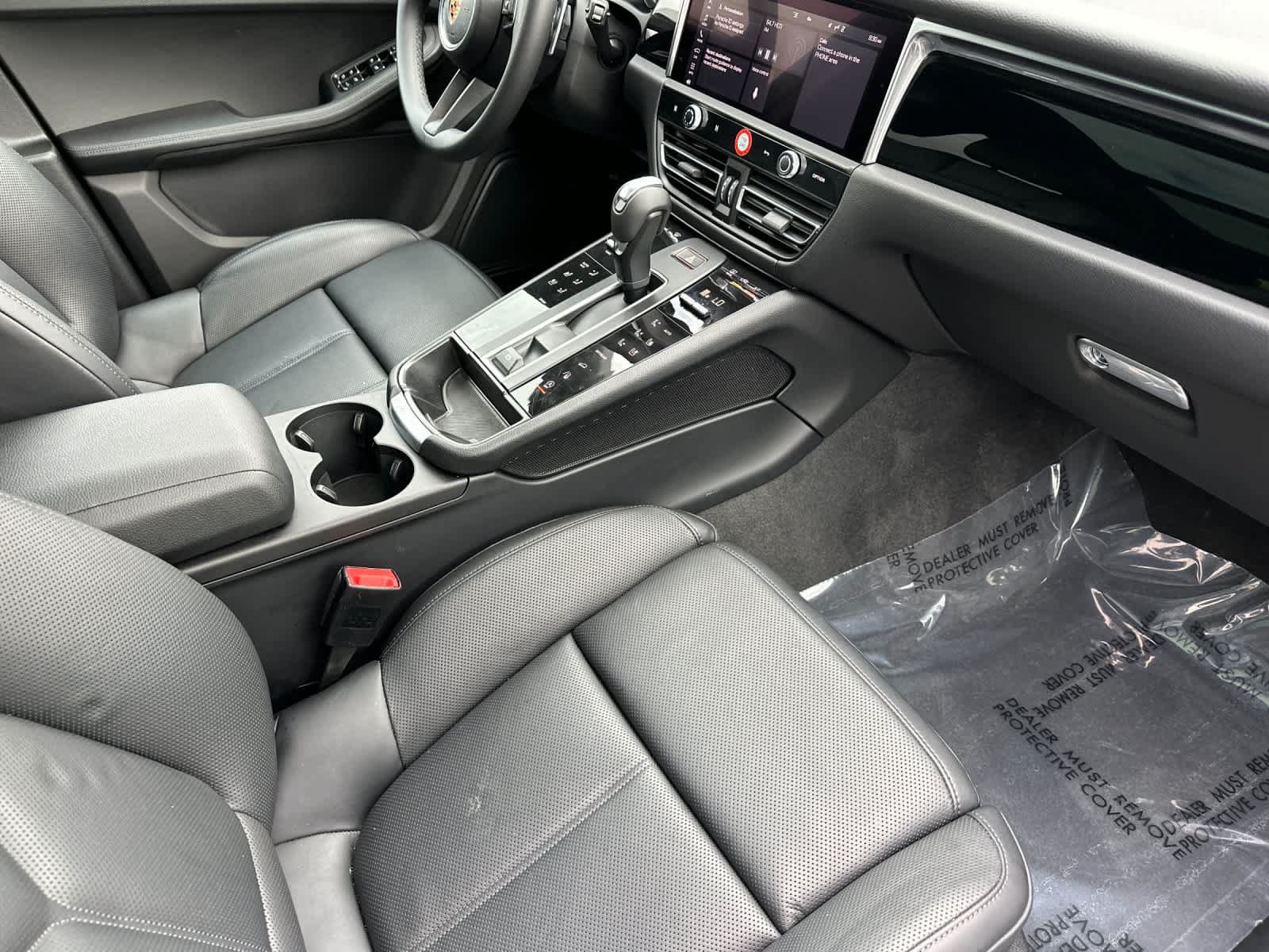 Certified 2025 Porsche Macan AWD/4WD image 17