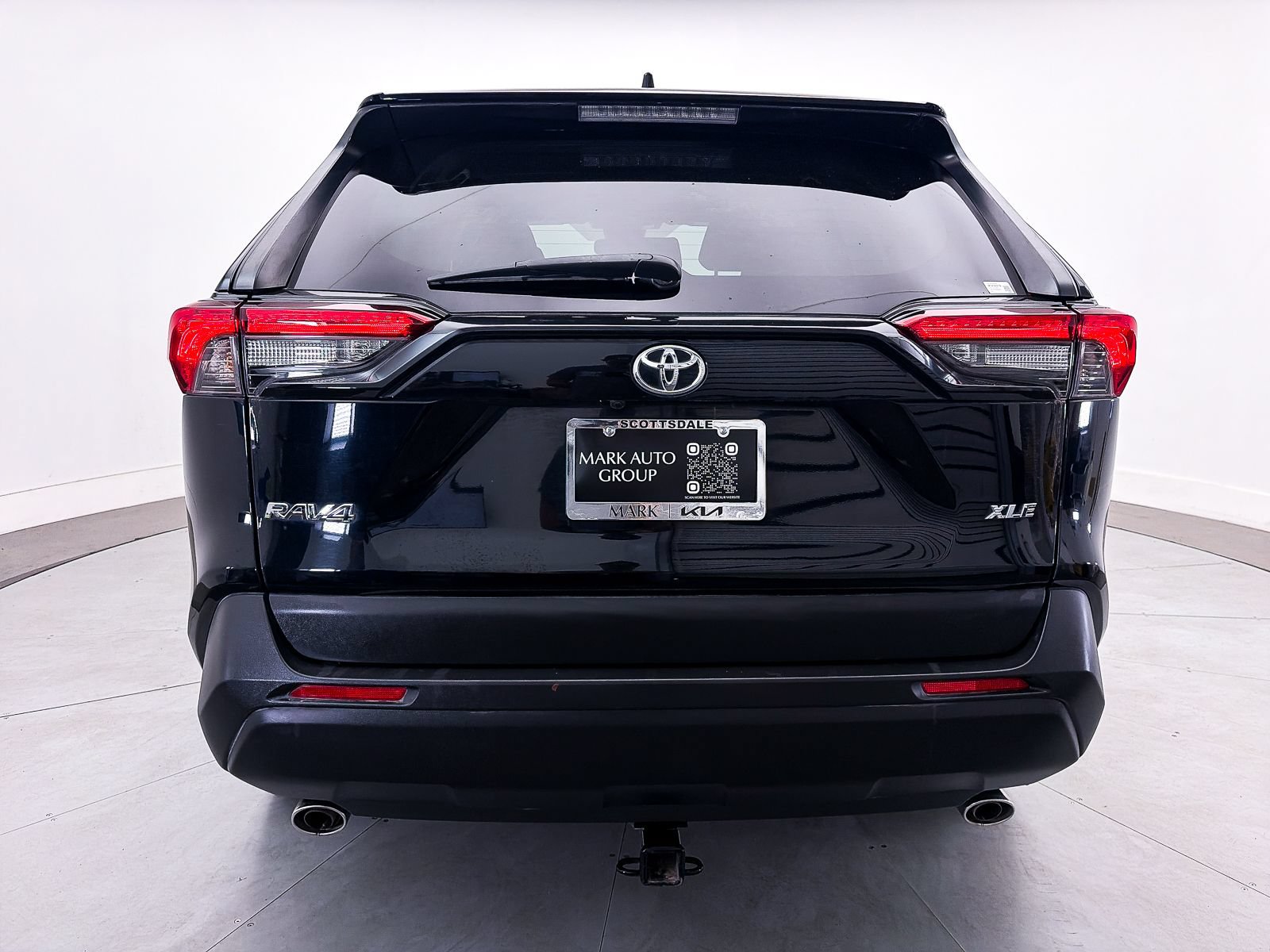 Used 2019 Toyota RAV4 XLE Premium w/ Carpet Mat Package FWD image 13
