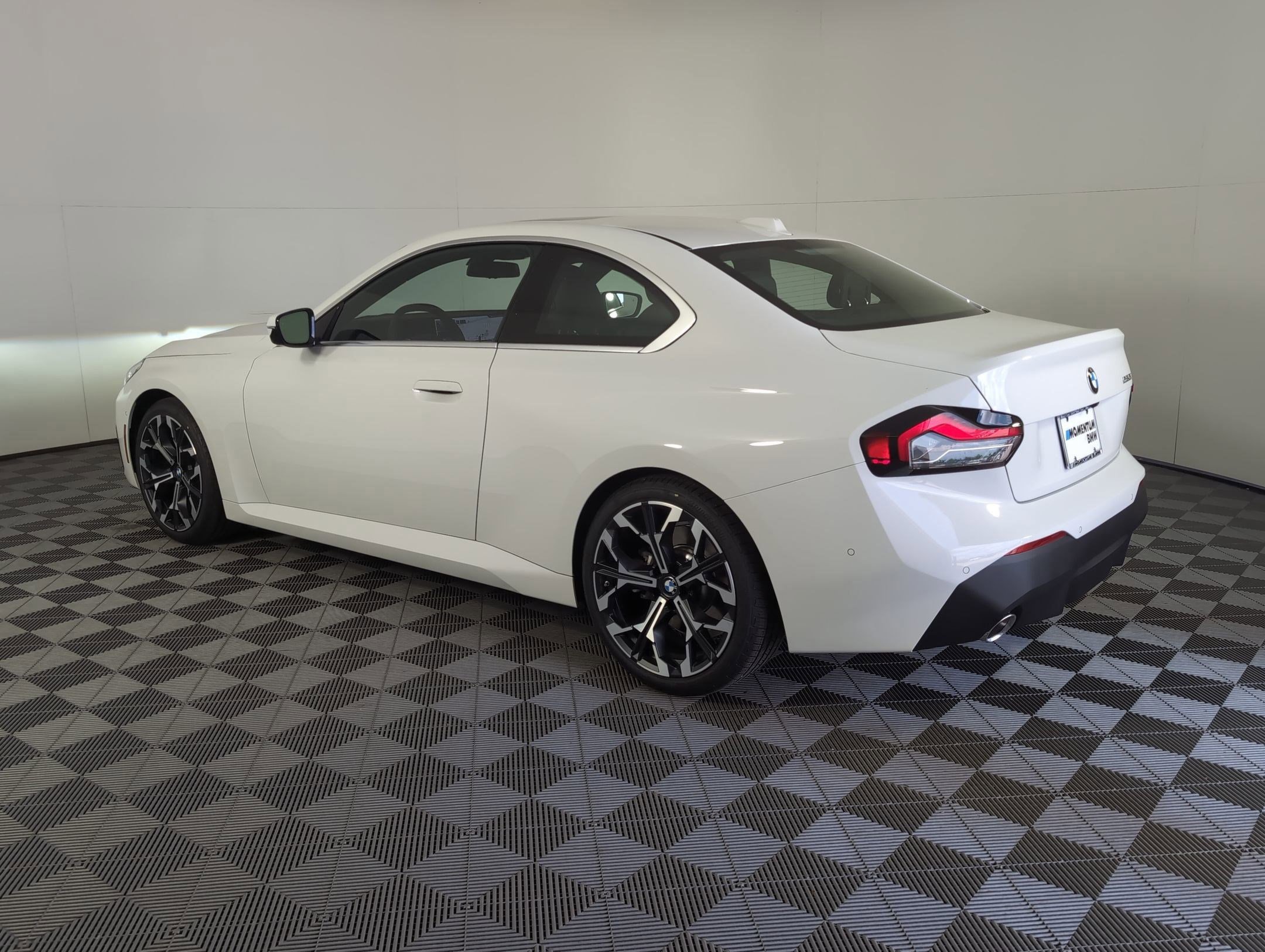 Used 2025 BMW 230i Coupe w/ Convenience Package image 3