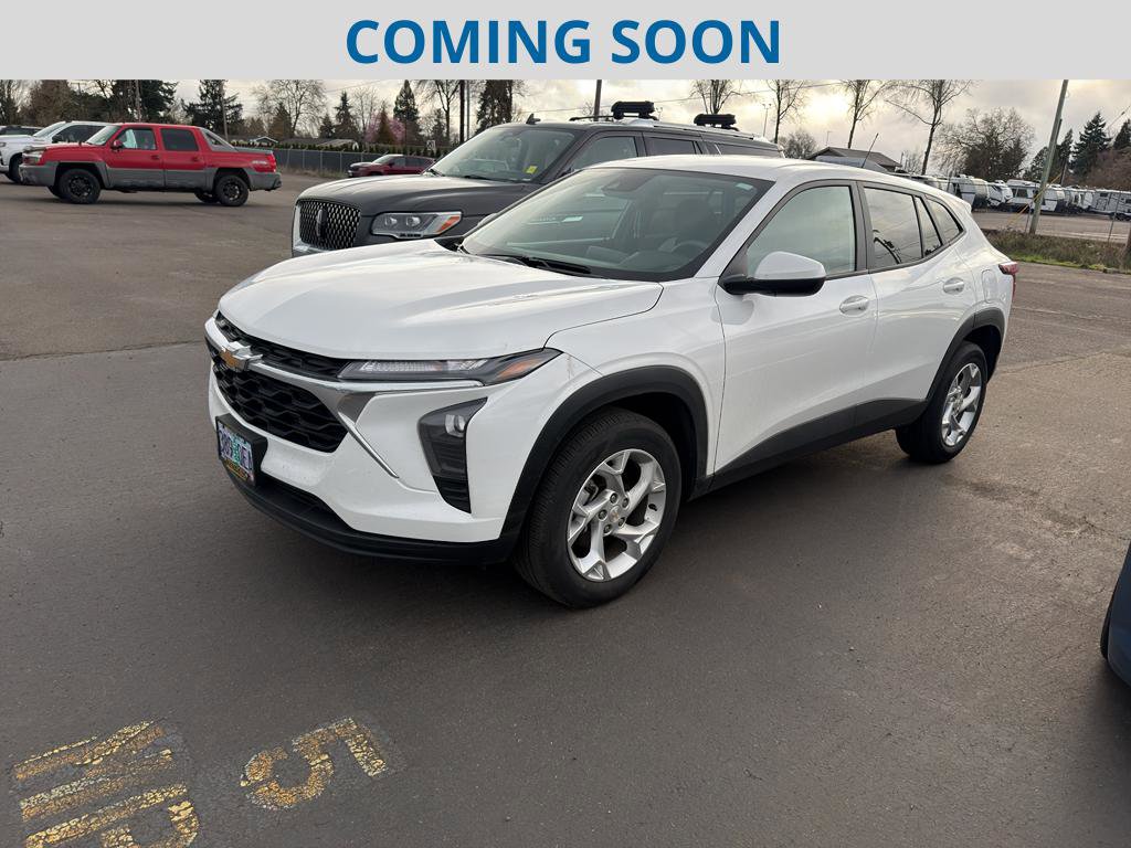 Used 2025 Chevrolet Trax LS w/ LS Convenience Package image 1