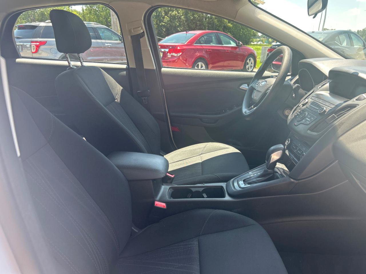 Used 2018 Ford Focus SE FWD image 23