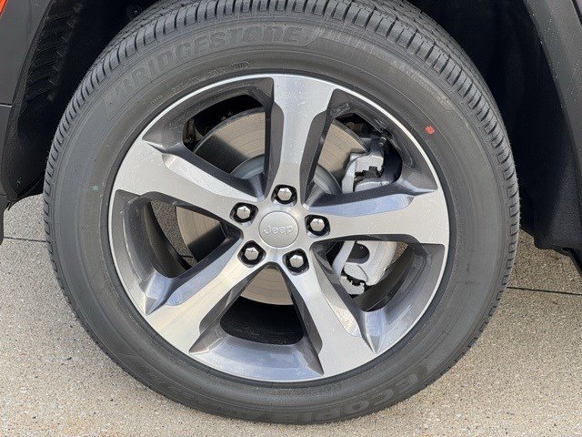 New 2025 Jeep Grand Cherokee L Limited w/ Trailer Tow Package image 38