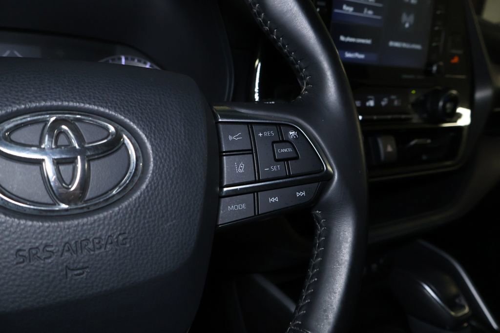 Used 2021 Toyota Highlander LE image 23