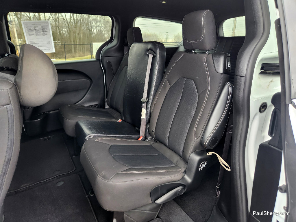 Used 2024 Chrysler Pacifica Touring image 58