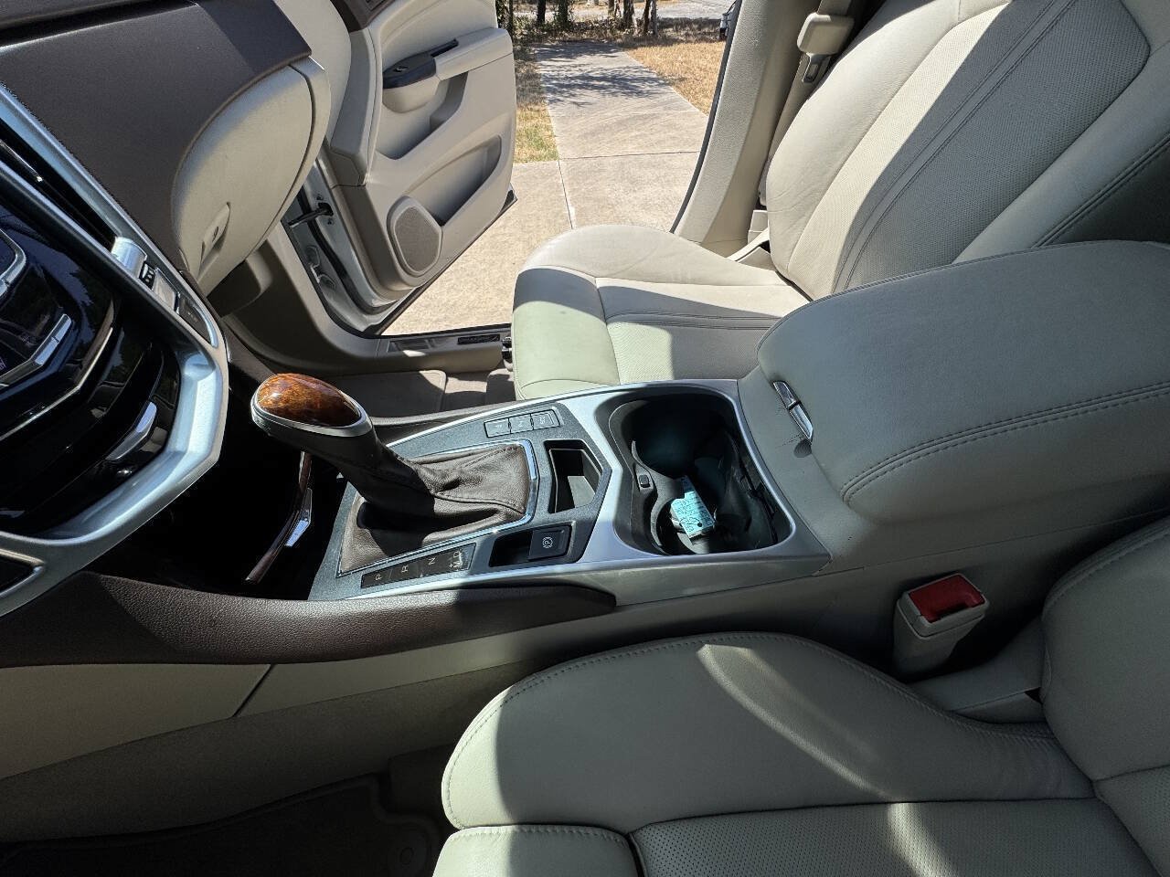 Used 2016 Cadillac SRX Luxury w/ Driver Awareness Package FWD image 19
