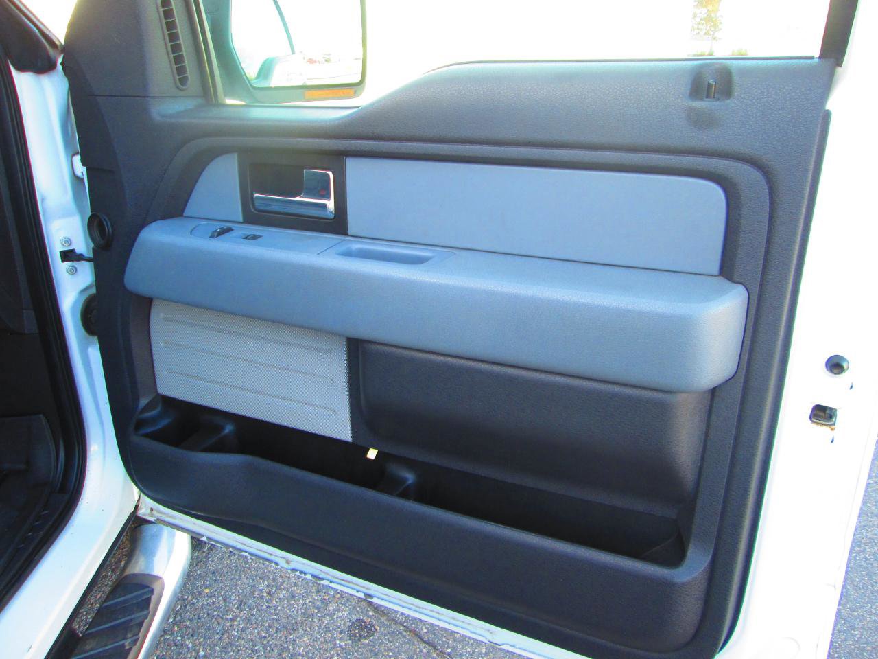 Used 2013 Ford F150 XLT w/ XLT Chrome Pkg AWD/4WD image 16