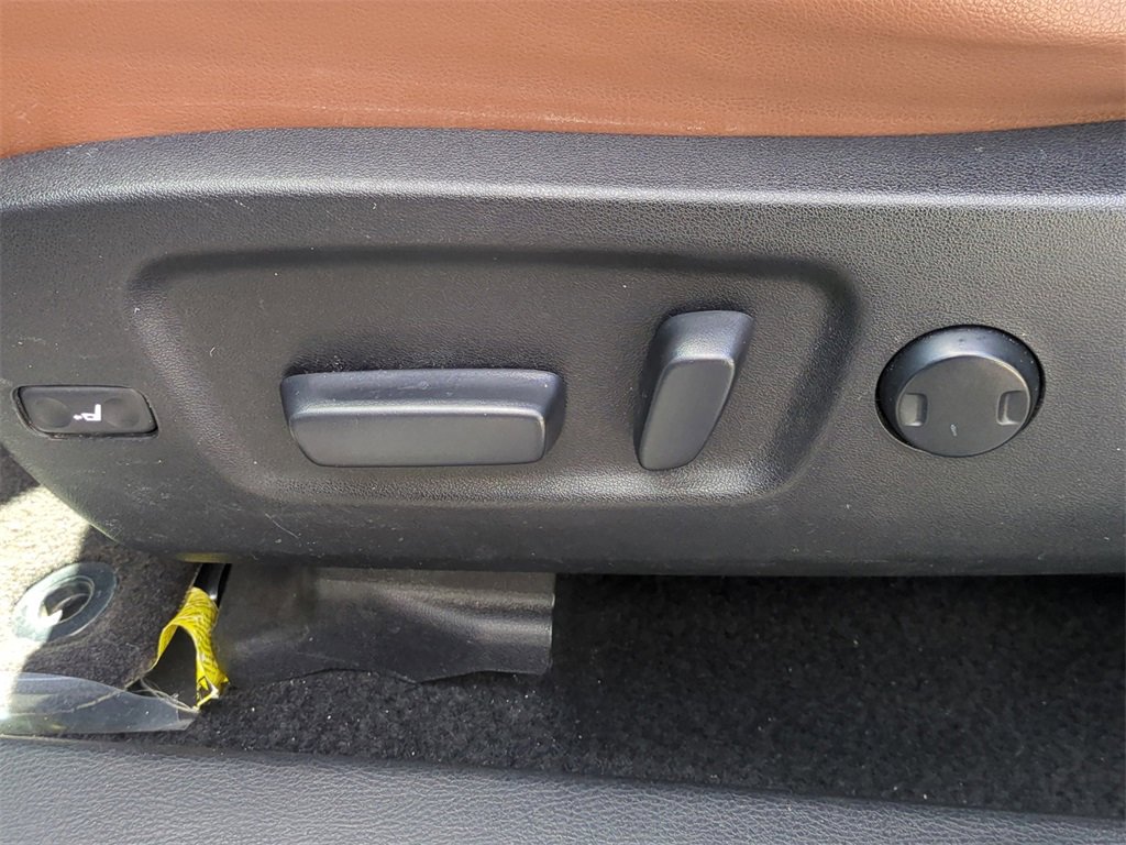 Used 2017 Toyota Highlander Limited image 21