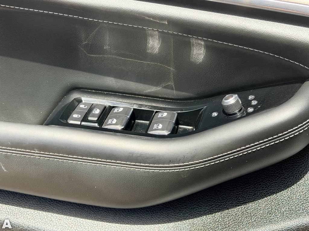 Certified 2024 Jeep Grand Cherokee Overland w/ Luxury Tech Group IV AWD/4WD image 17