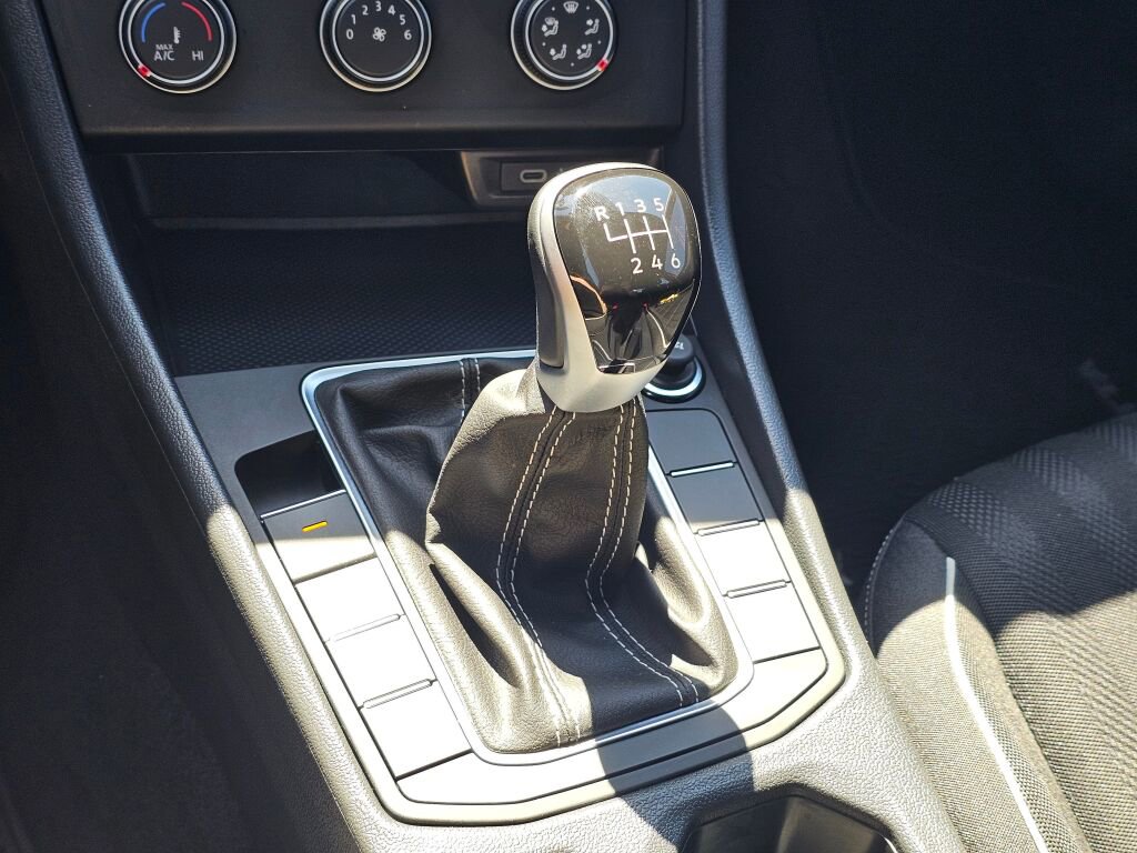 Used 2024 Volkswagen Jetta Sport FWD image 17