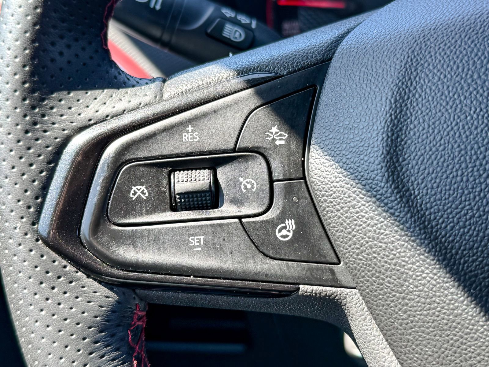 Used 2023 Chevrolet TrailBlazer RS w/ Sun and Liftgate Package image 29