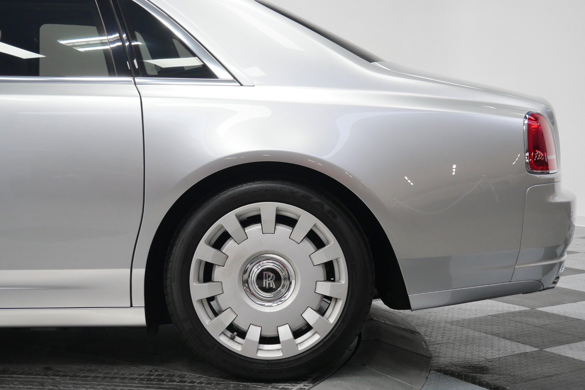 Used 2013 Rolls-Royce Ghost RWD image 49