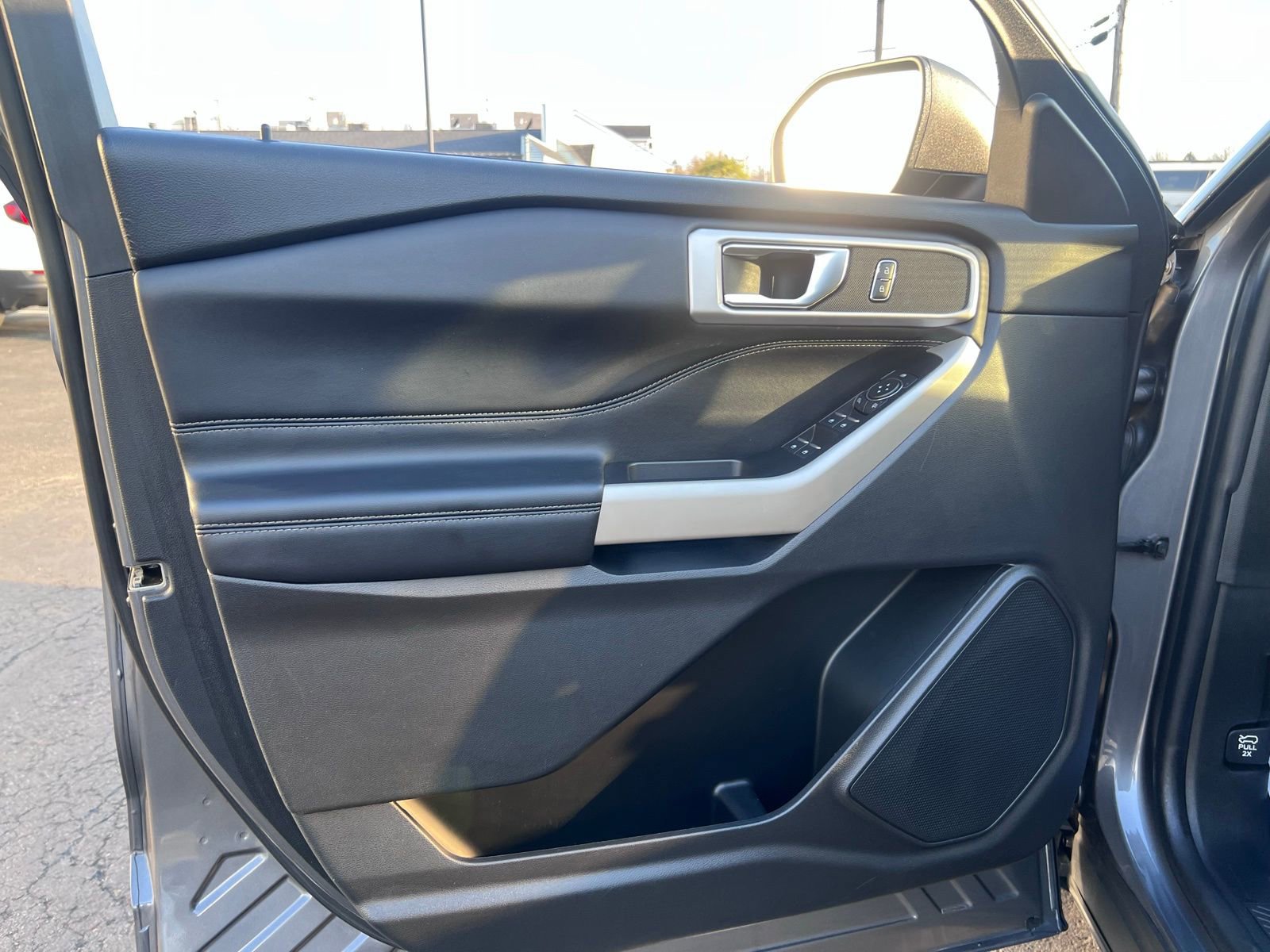 Used 2022 Ford Explorer XLT AWD/4WD image 22