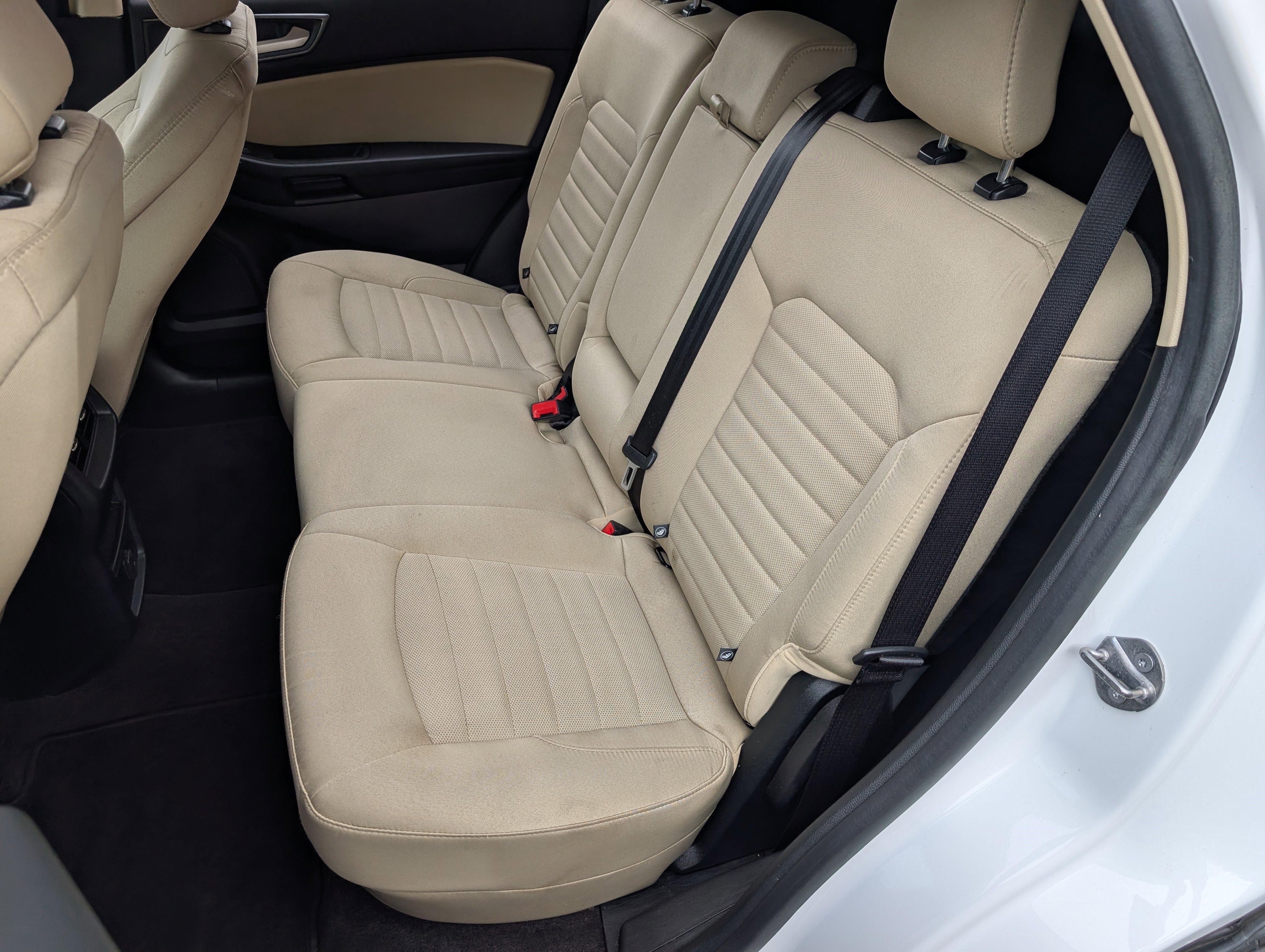 Used 2020 Ford Edge SE FWD image 17