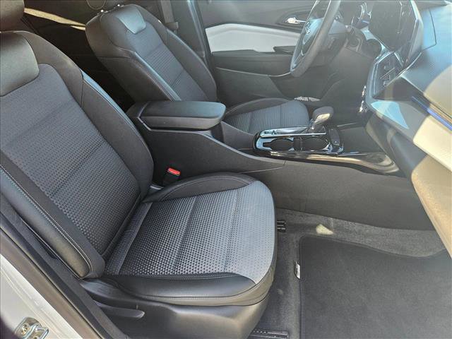 Used 2025 Chevrolet Trax LT image 20