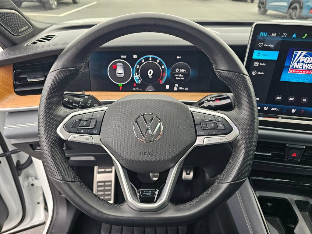Certified 2025 Volkswagen Tiguan SEL R-Line AWD/4WD image 17