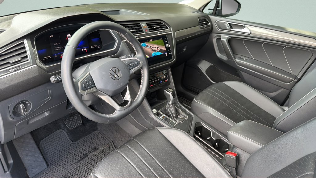 Used 2024 Volkswagen Tiguan SE FWD image 30