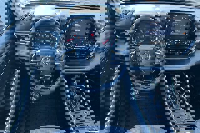 Used 2020 Toyota Highlander LE image 16