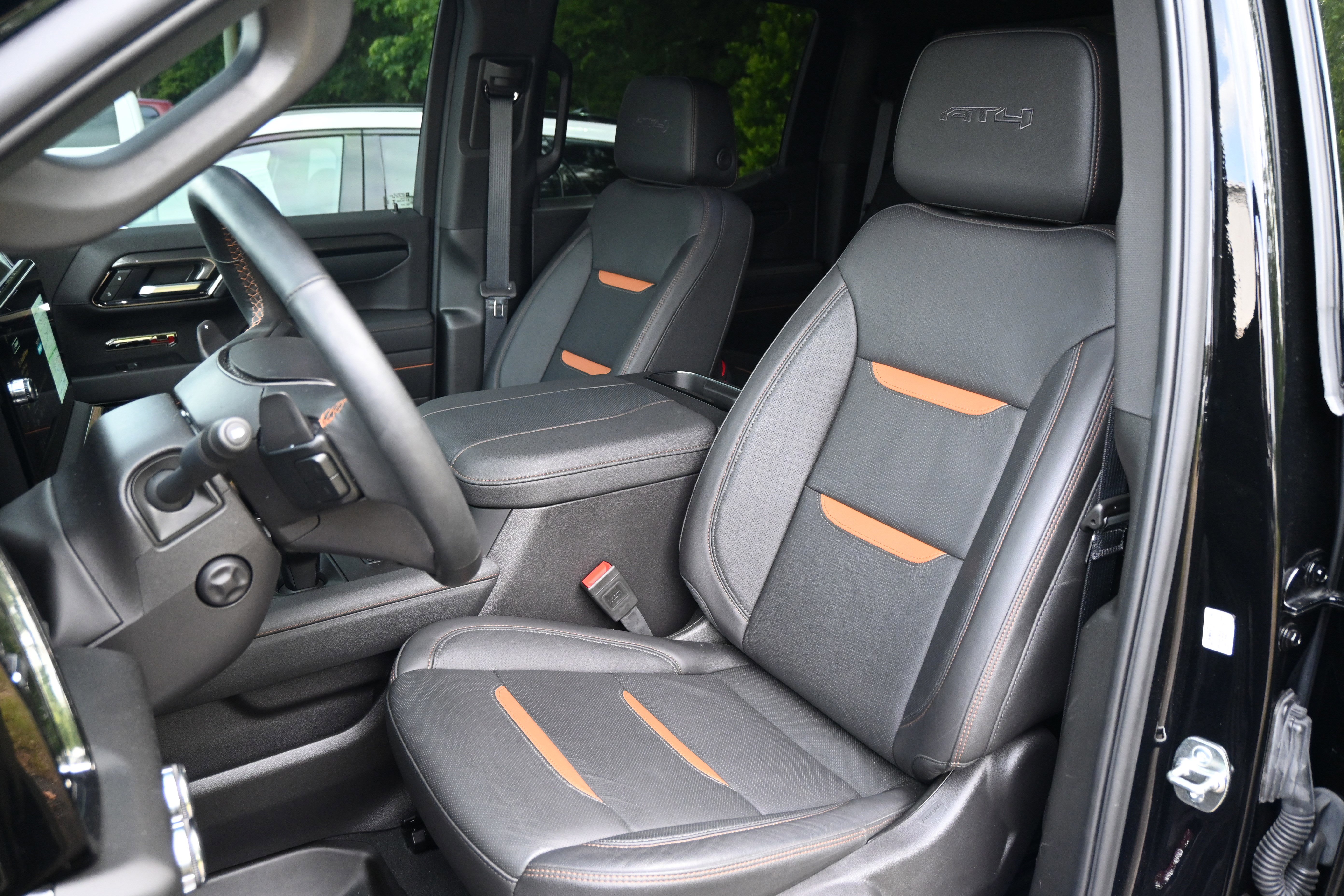 Used 2025 GMC Sierra 1500 AT4 w/ AT4 Premium Package AWD/4WD image 7