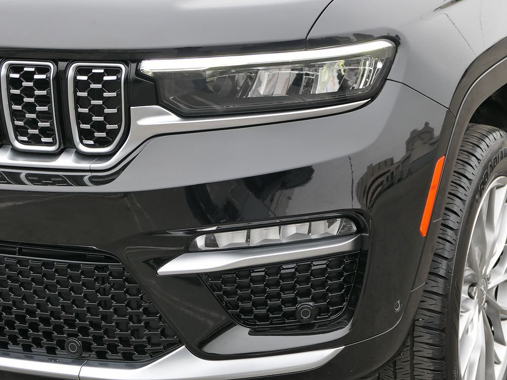 Used 2023 Jeep Grand Cherokee Summit w/ Luxury Tech Group V AWD/4WD image 7