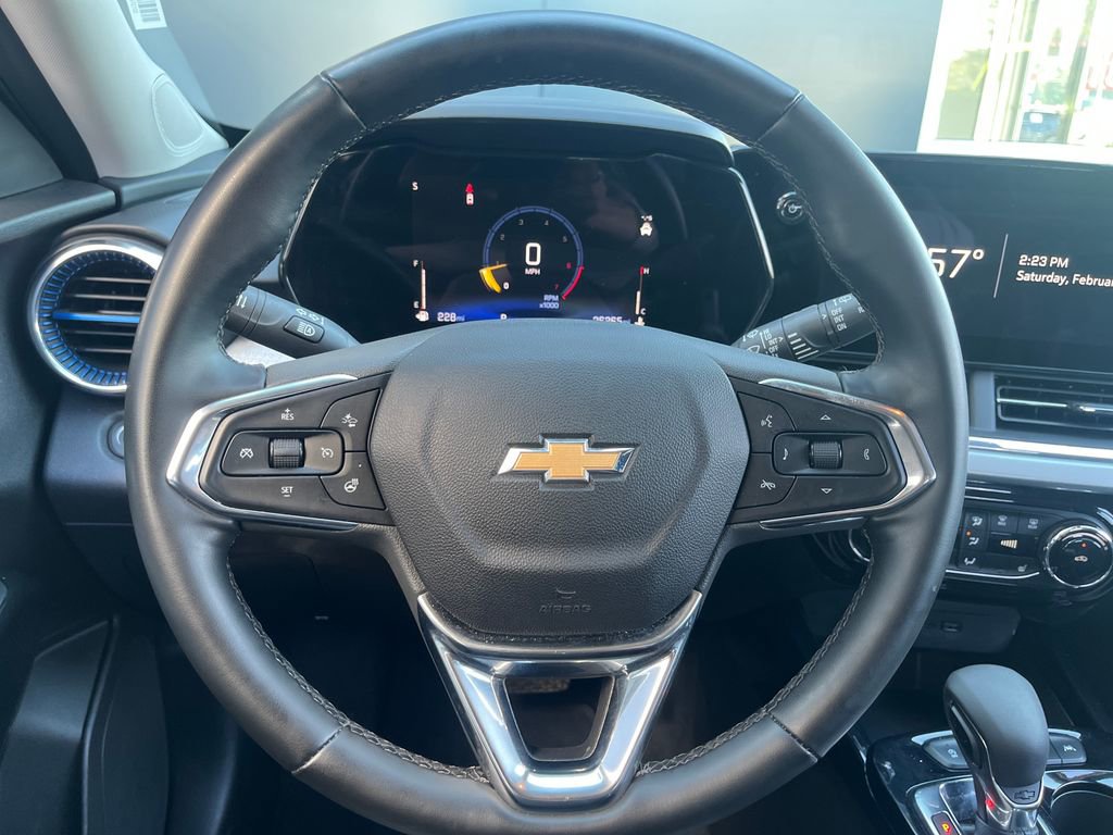 Used 2025 Chevrolet Trax LT w/ LT Convenience Package image 15