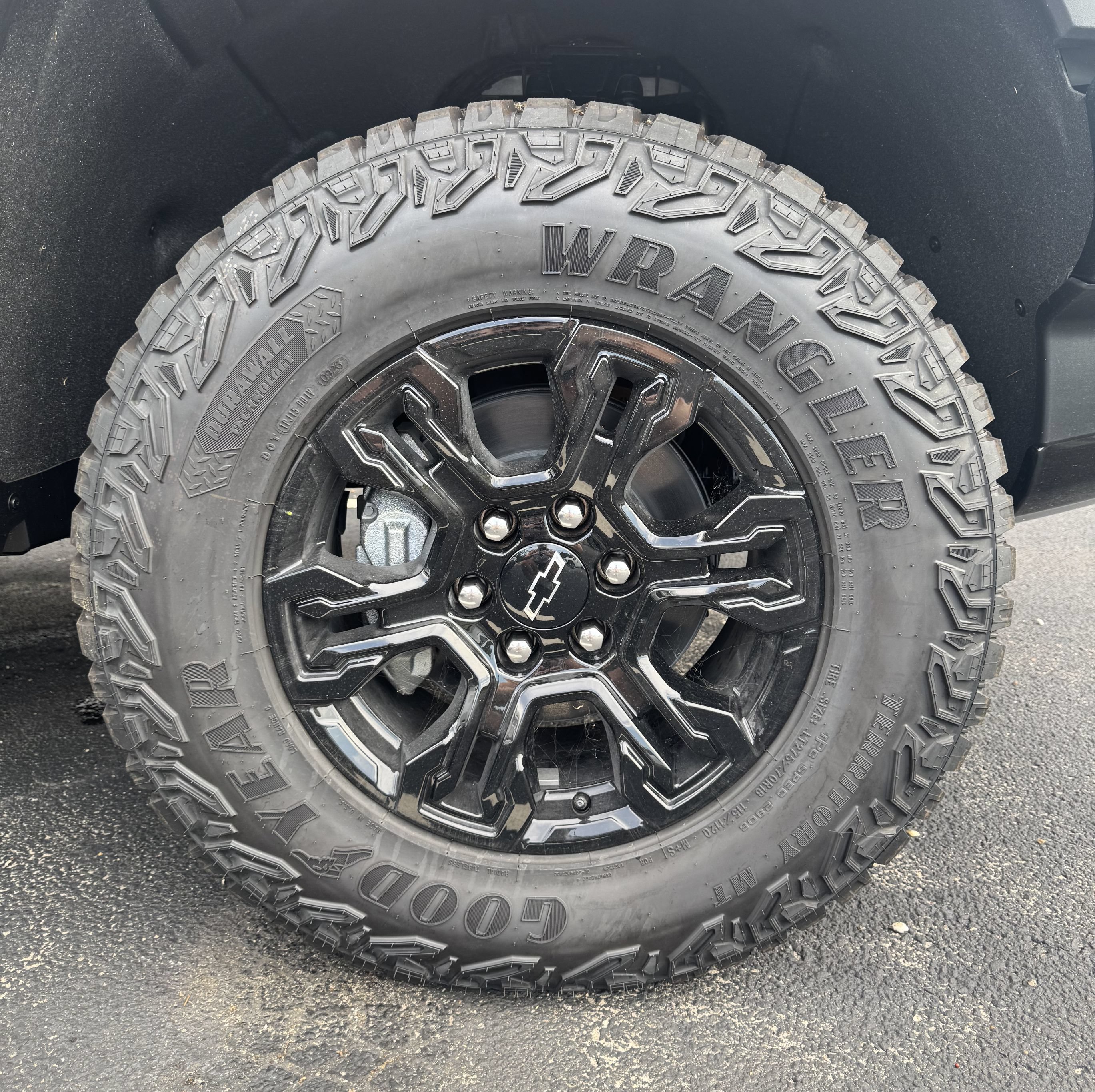 New 2026 Chevrolet Silverado 1500 ZR2 w/ Dark Appearance Package AWD/4WD image 24