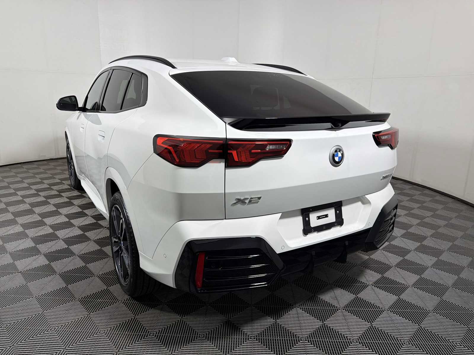 Used 2026 BMW X2 xDrive28i w/ M Sport Package AWD/4WD image 5