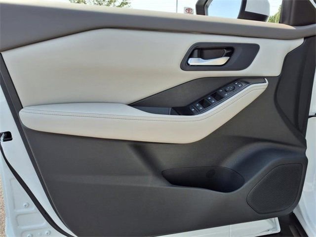 New 2025 Nissan Rogue SV image 9