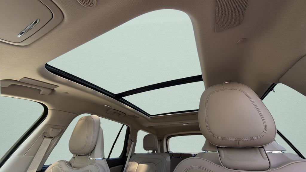 Used 2023 Lincoln Aviator Reserve w/ Equipment Group 201A image 16