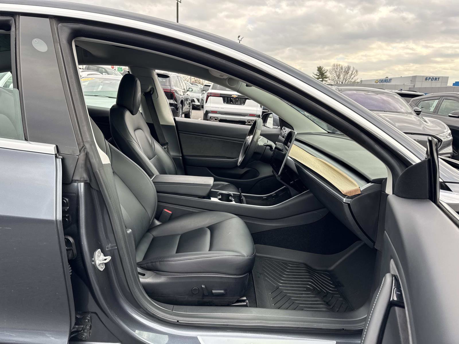 Used 2019 Tesla Model 3 Standard Range image 12