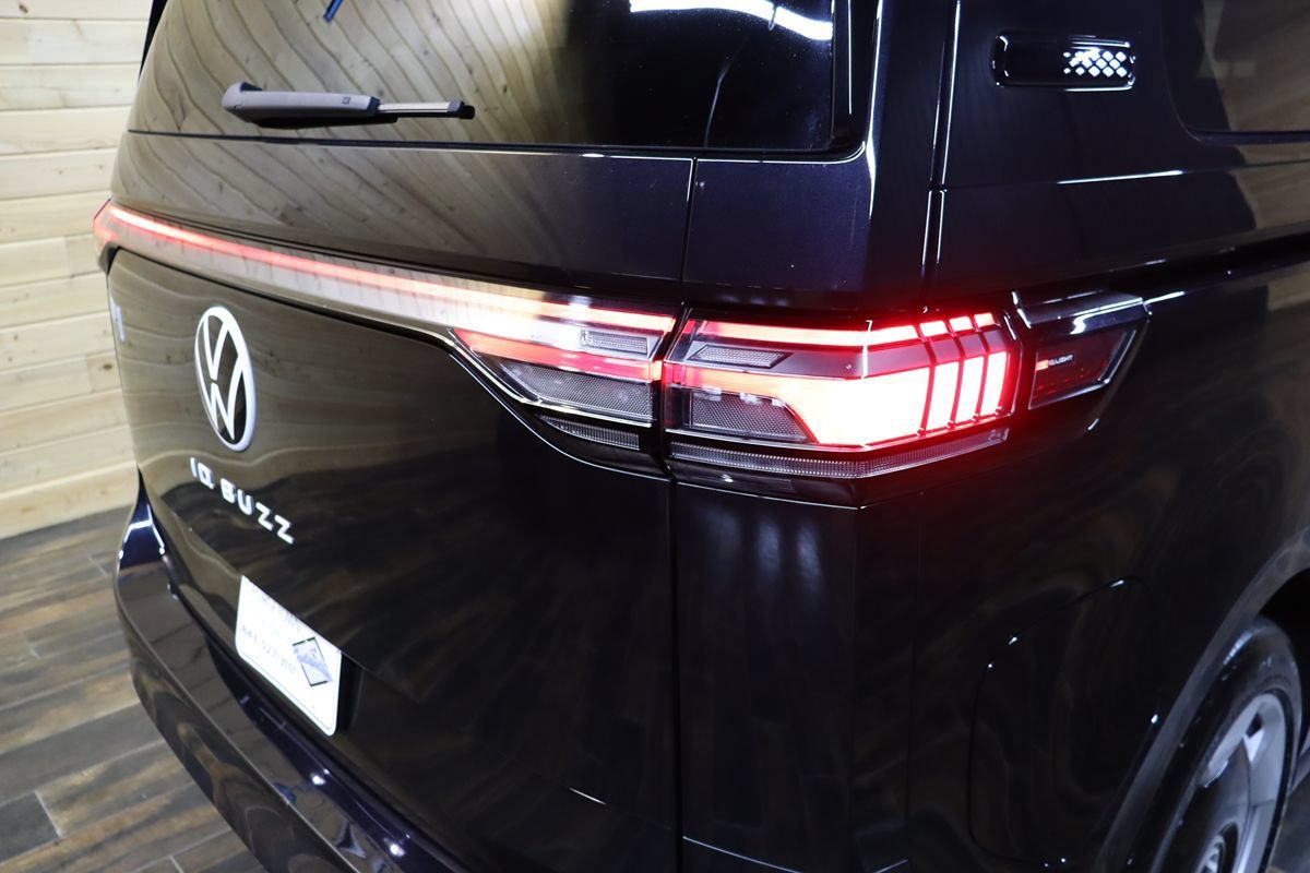 Used 2025 Volkswagen ID. Buzz Pro S RWD image 22