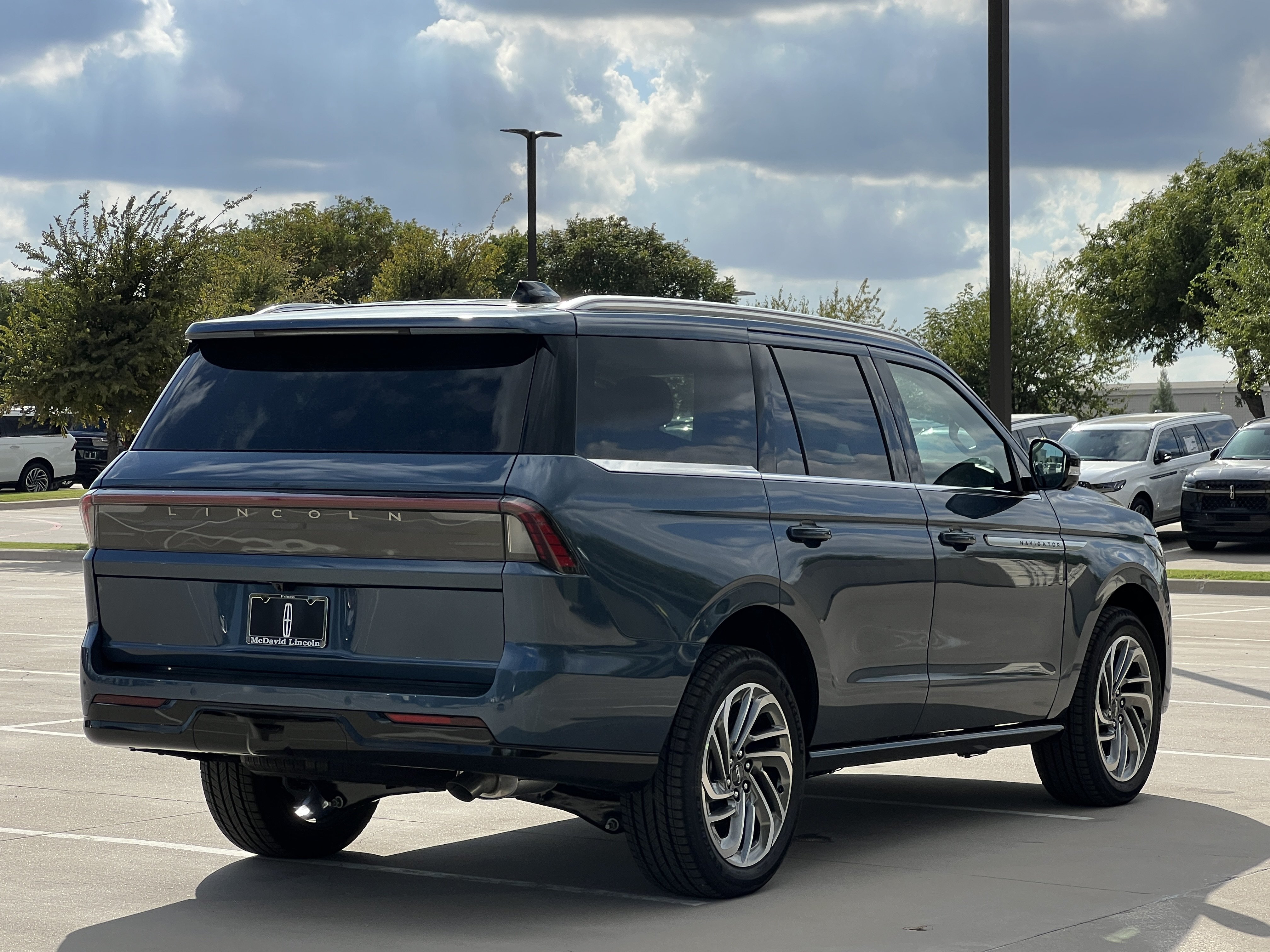 New 2027 Lincoln Navigator Reserve AWD/4WD image 9