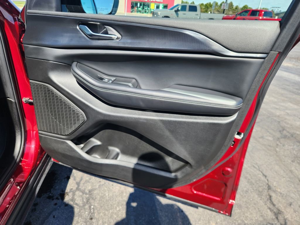 Used 2024 Jeep Grand Cherokee L Altitude image 12