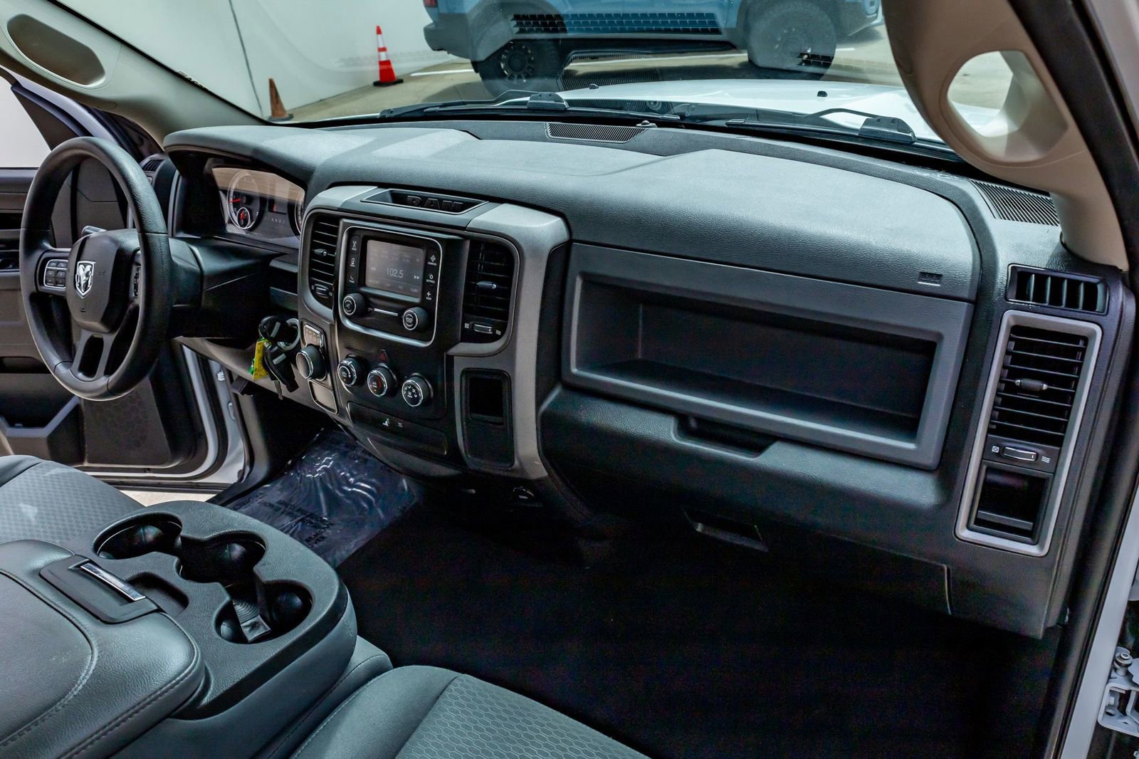 Used 2017 RAM 1500 Express RWD image 16