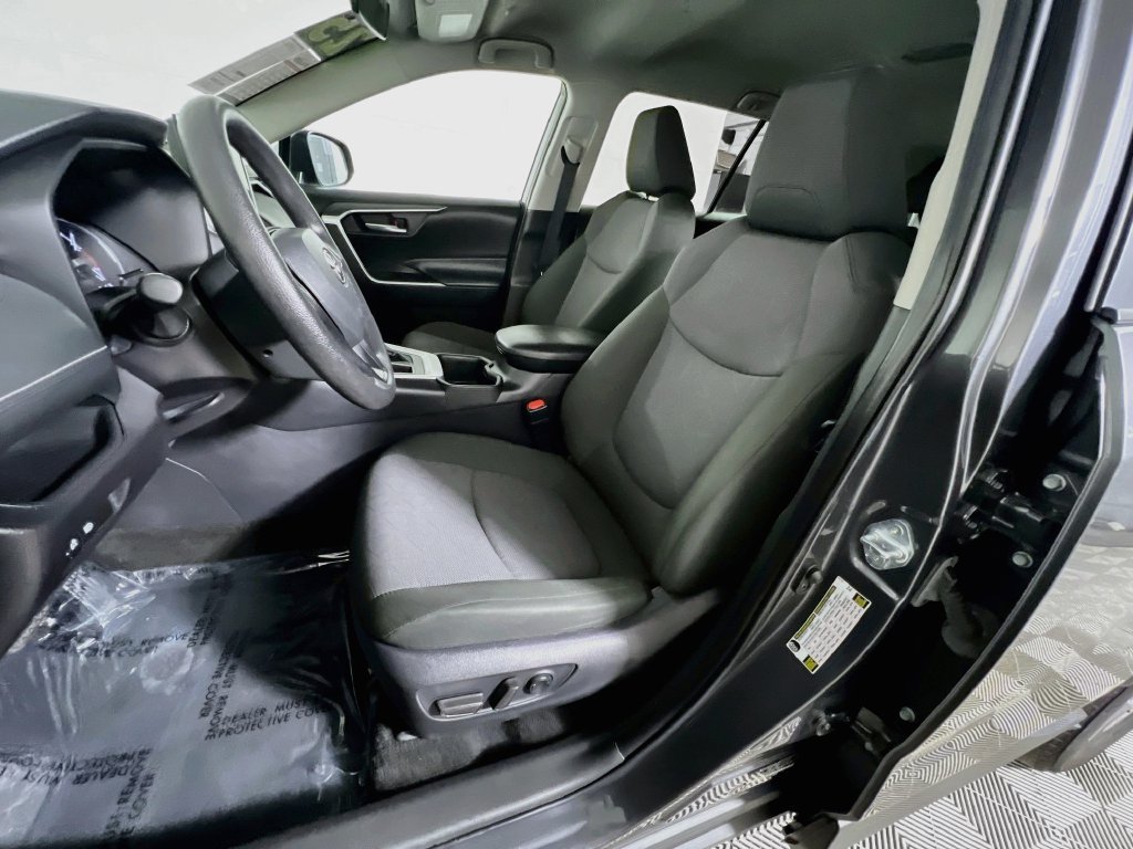 Used 2025 Toyota RAV4 XLE FWD image 12