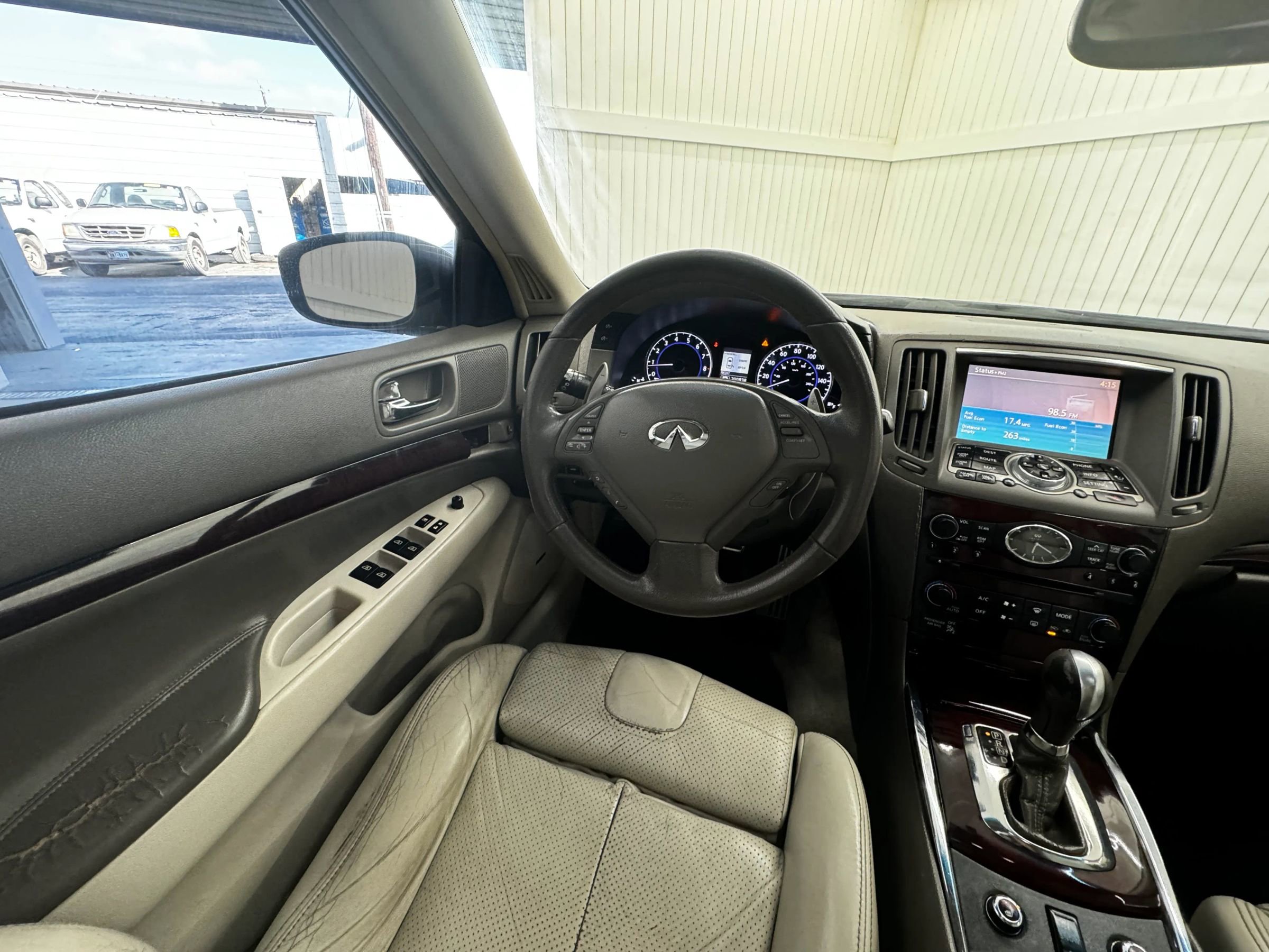 Used 2011 INFINITI G37 x Sedan w/ Premium Pkg image 16