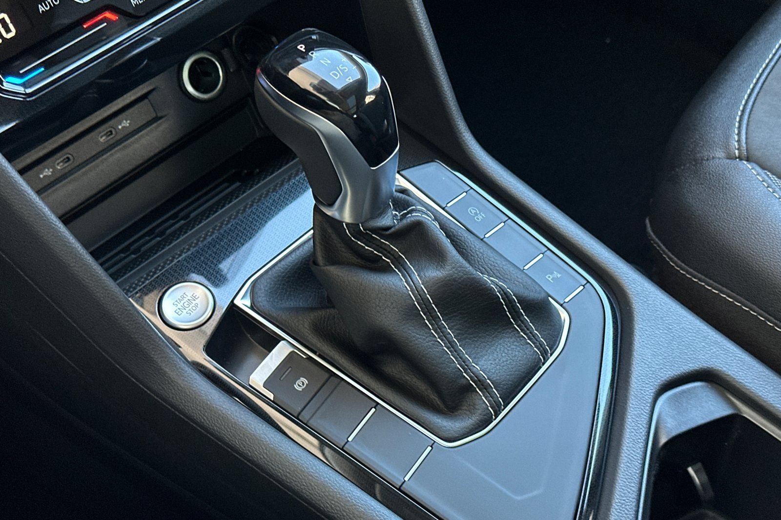 New 2026 Volkswagen Taos SE FWD image 21