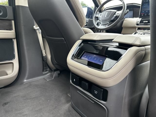 Certified 2024 Lincoln Navigator Reserve w/ Monochromatic Package AWD/4WD image 38