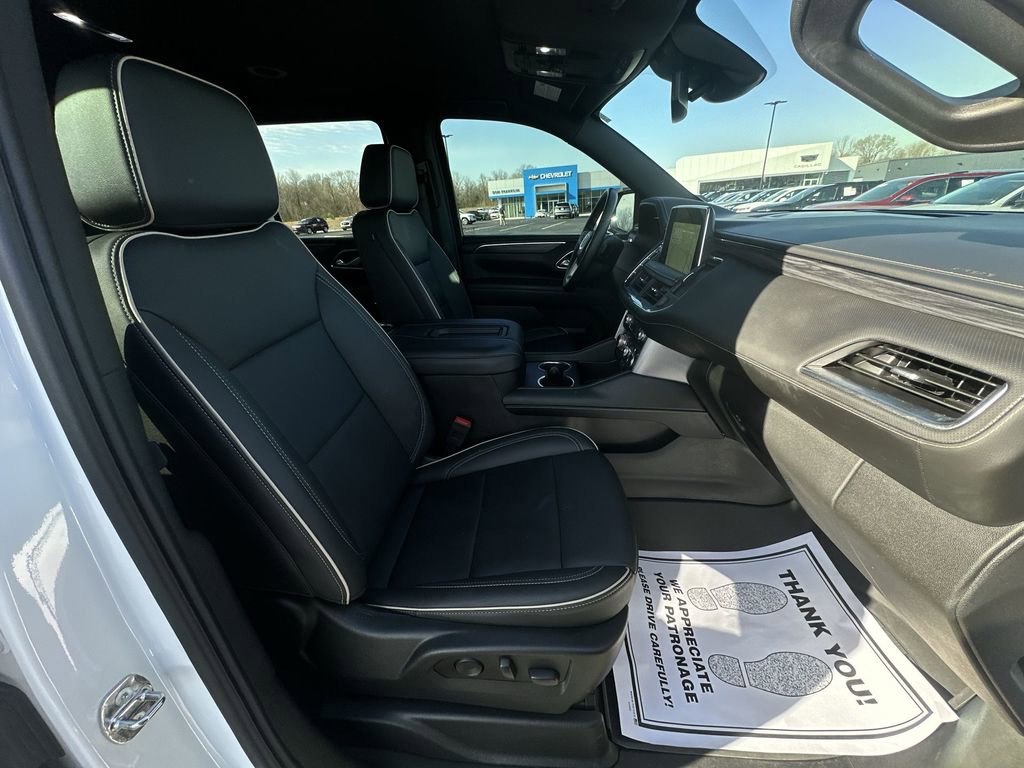Used 2024 GMC Yukon SLT w/ SLT Luxury Package image 25