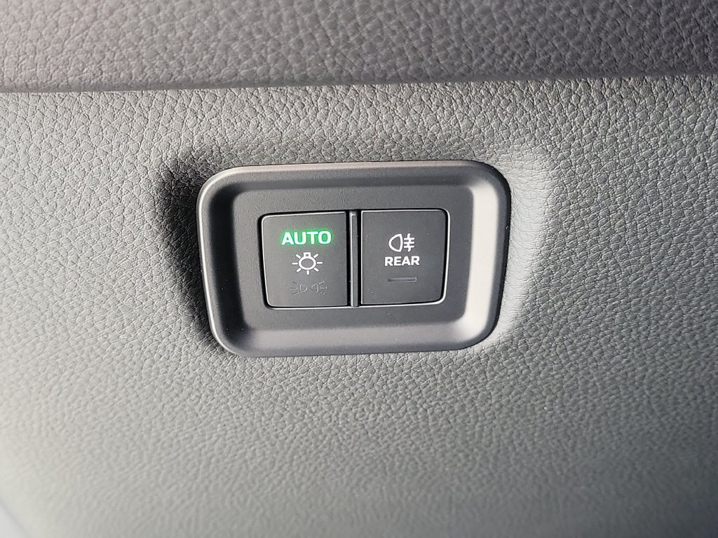 Certified 2026 Porsche Cayenne AWD/4WD image 38