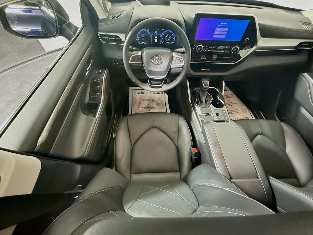 Certified 2026 Toyota Highlander Platinum AWD/4WD image 22