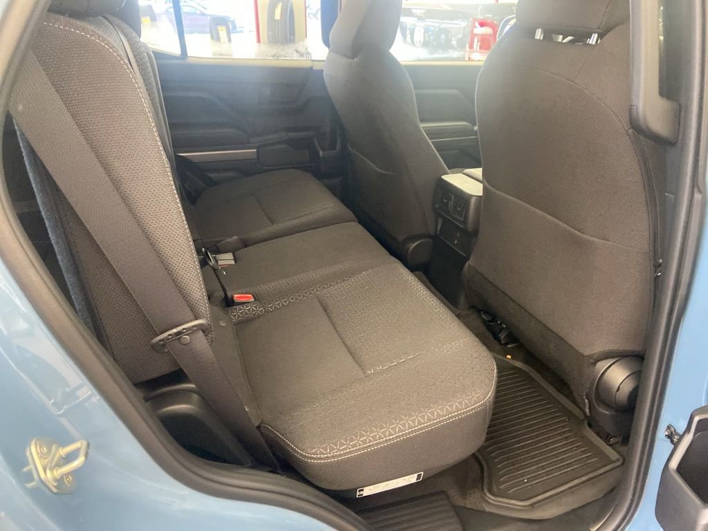 Used 2025 Toyota 4Runner SR5 AWD/4WD image 17