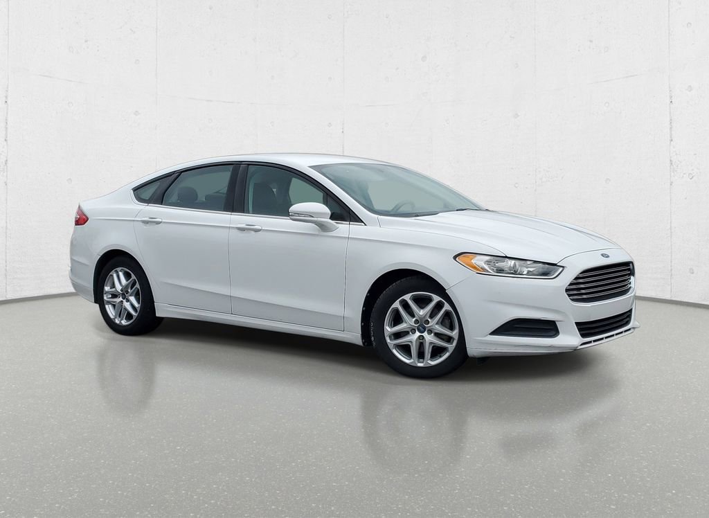 Used 2013 Ford Fusion SE image 2